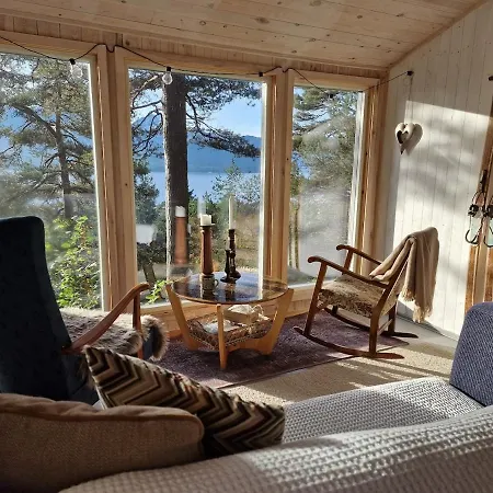 Romantic Off-grid With Fjord & Mountain Views Ferienhaus