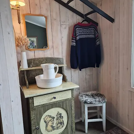 Romantic Off-grid With Fjord & Mountain Views *