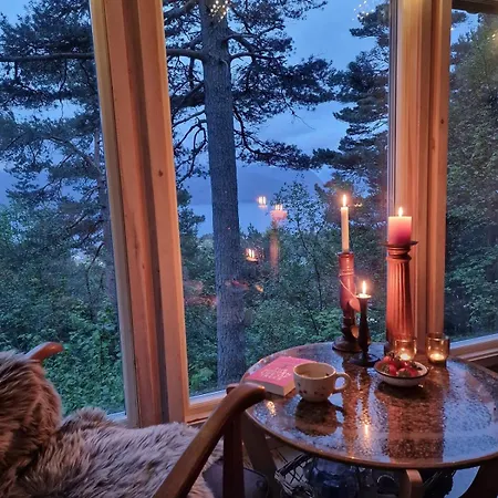 Romantic Off-grid With Fjord & Mountain Views *