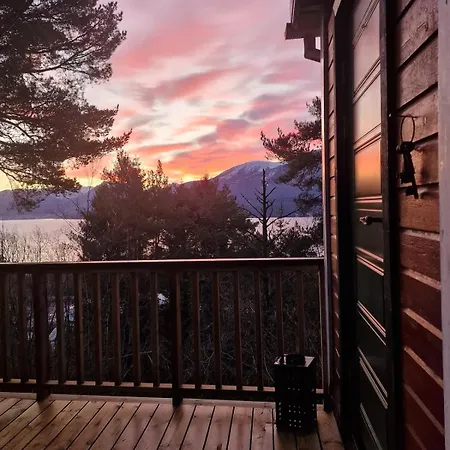 Romantic Off-grid With Fjord & Mountain Views Ferienhaus Ålesund