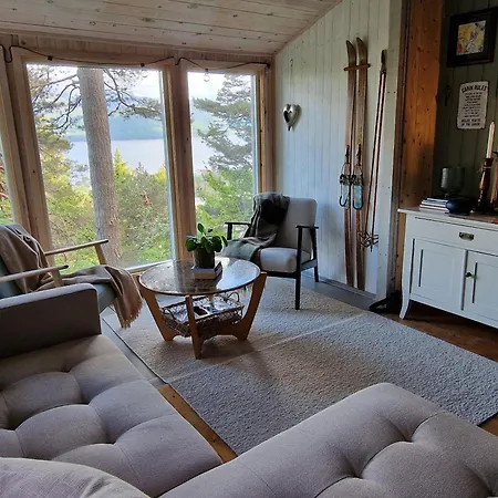 Romantic Off-grid With Fjord & Mountain Views Ferienhaus