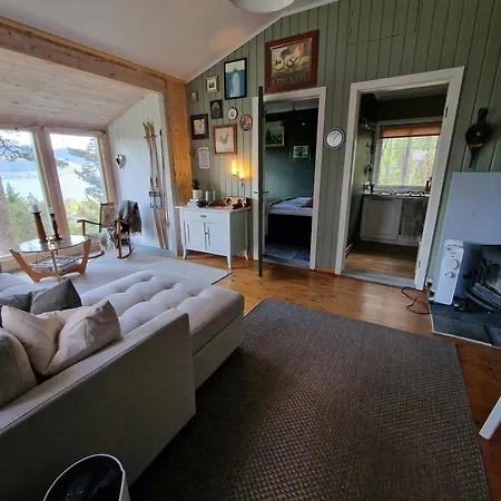Romantic Off-grid With Fjord & Mountain Views Ålesund