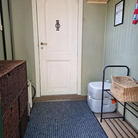 Romantic Off-grid With Fjord & Mountain Views * Ålesund