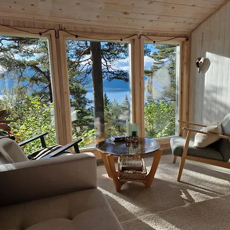 Semesterbostad Romantic Off-grid With Fjord & Mountain Views *